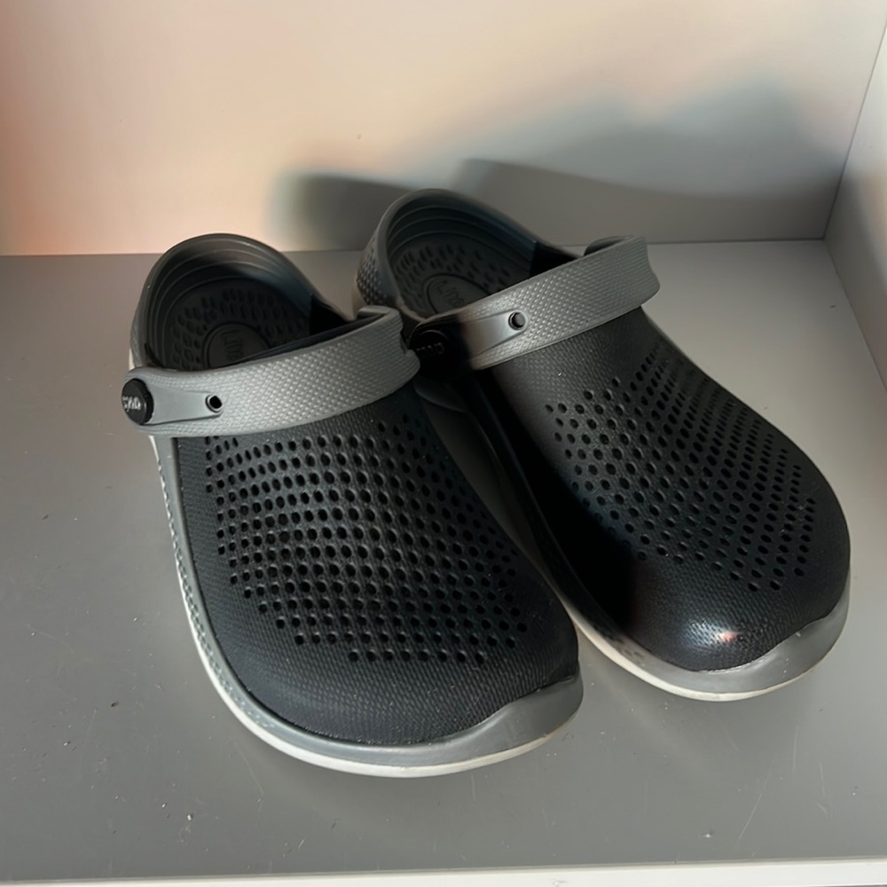 EUC KIDS BOYS LITERIDE 360 CLOG Crocs Size J3 LIKE NEW